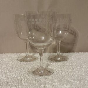 Elegant Clear Wine Glass Set